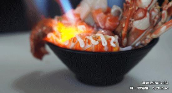 堆成山的火山丼飯來了，開在三里屯