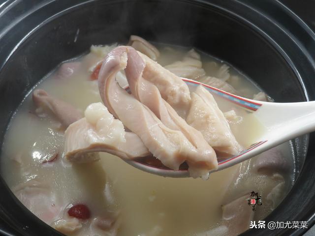 煮豬肚時，可別只會焯水哦！多加這2步，豬肚湯香濃純白，無臊味