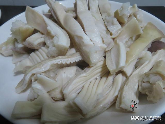 煮豬肚時，可別只會焯水哦！多加這2步，豬肚湯香濃純白，無臊味
