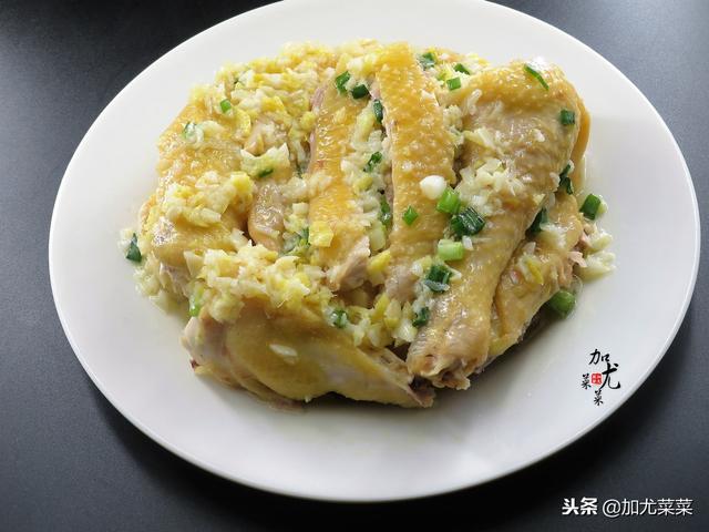 廣東蔥油雞的詳細做法，比傳統白切雞更美味，家常實用小竅門在這