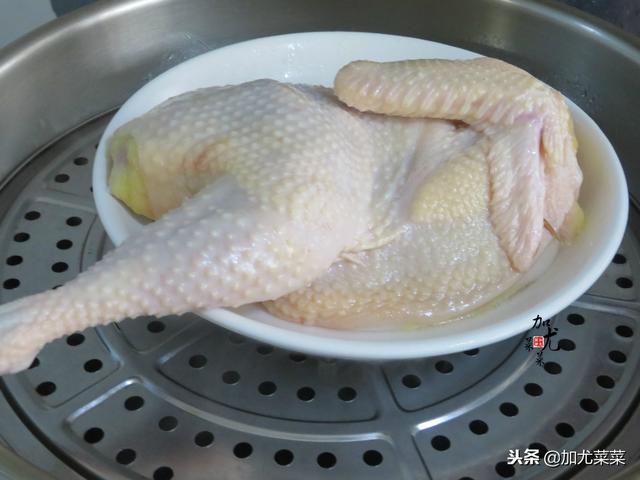 廣東蔥油雞的詳細做法，比傳統白切雞更美味，家常實用小竅門在這