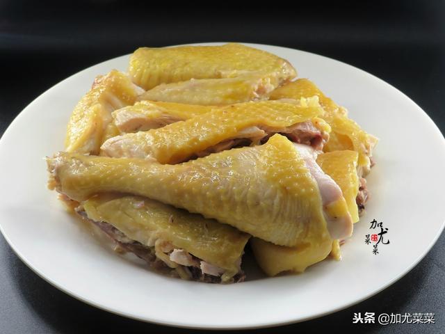 廣東蔥油雞的詳細做法，比傳統白切雞更美味，家常實用小竅門在這