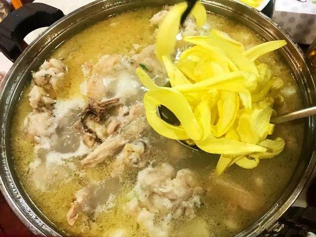 這10種花也能當菜吃，花摘一摘，炒雞蛋噴兒香！
