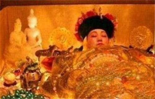 慈禧在死前找來「100個小孩」隻為滿足她的一個「變態願望」，專家在挖開慈禧墓後看的都崩潰了