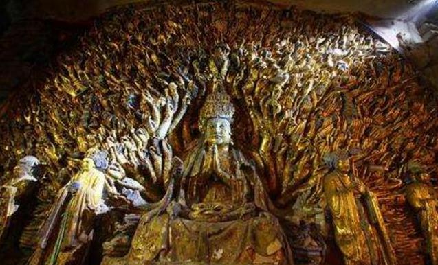 工人修復800年觀音石像，無意中卻觸發暗格，專家看後驚呼：太厲害