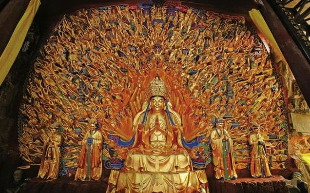 工人修復800年觀音石像，無意中卻觸發暗格，專家看後驚呼：太厲害