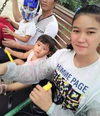午睡奶奶開了一下空調，3歲美貌小女孩變成紗布人，女孩總和爸爸說：爸爸，我疼...打工父母傷心欲絕