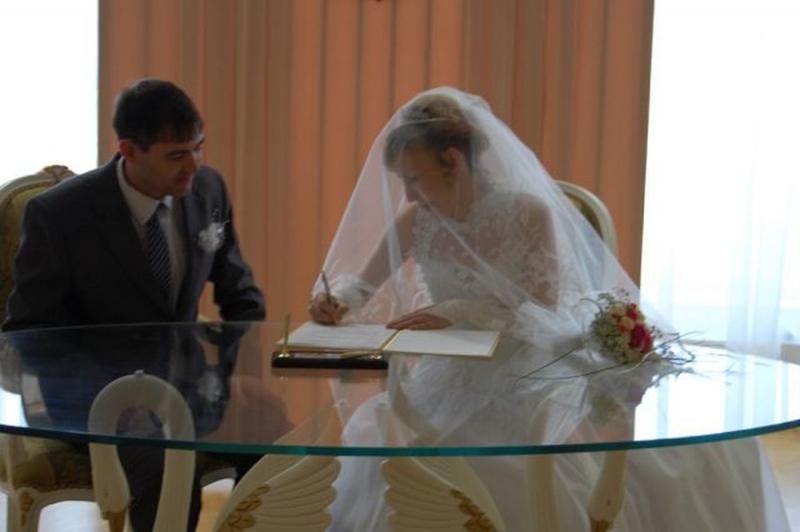 爸爸看到「剛出生女兒的樣子像老太婆」氣的轉身就走，媽媽獨自扶養「長大後的樣子」所有人都直呼奇蹟！ 
