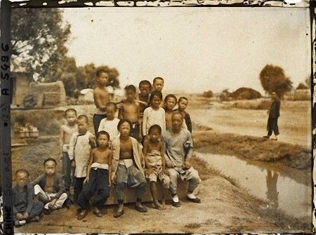 108年前，這個法國人拍下中國最早彩色照片，留下72000張彩照卻被罵白痴孤獨而死 