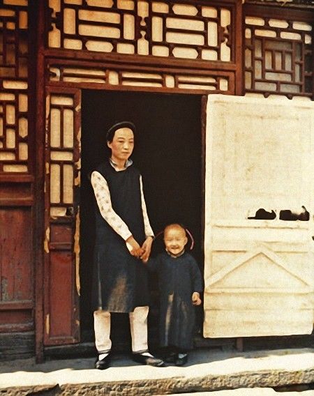 108年前，這個法國人拍下中國最早彩色照片，留下72000張彩照卻被罵白痴孤獨而死 