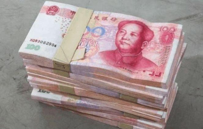女兒照顧母親4年，臨走給她袋紅薯，存摺給不孝兒，回家她愣住了  