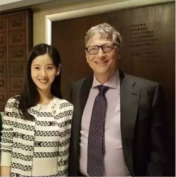 21歲年輕漂亮的她嫁給「大19歲總裁老公」！被嗆是「花瓶拜金女」！她真實身分曝光，酸民們全都馬上閉嘴！