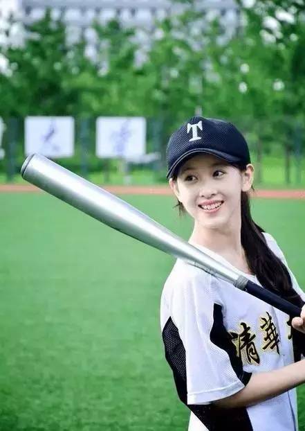 21歲年輕漂亮的她嫁給「大19歲總裁老公」！被嗆是「花瓶拜金女」！她真實身分曝光，酸民們全都馬上閉嘴！