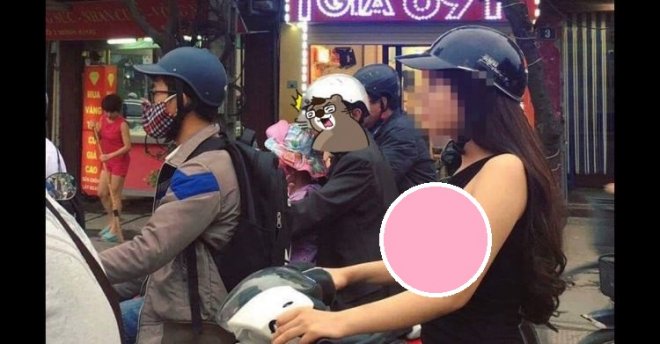等紅燈旁邊女騎士！沒想到一旁大爺「眼神出賣」…意外才是亮點 網爆笑