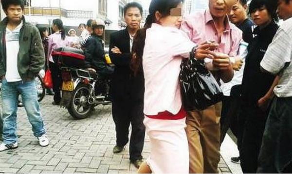 如果碰到有人冒充你家人或老公強行拉走你​​！不要慌張，一定要這樣做！廣為轉發，功德無量！