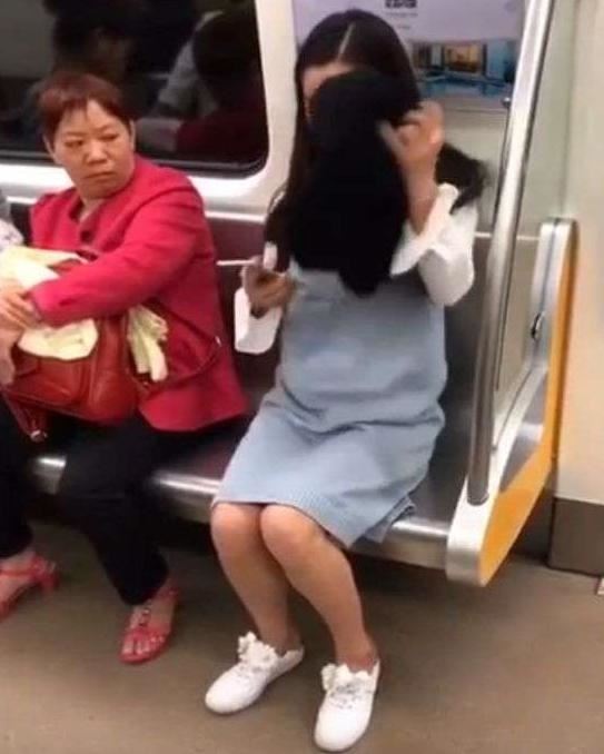 地鐵「最美孕婦」的舉動惹眾怒，網友：沒有道德底線！ 