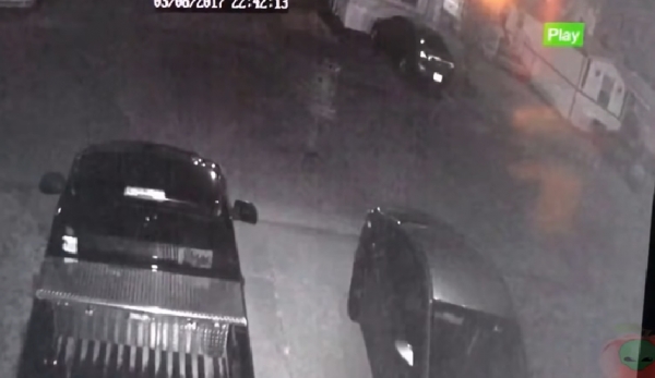 門外感應器一直亮著，出去看又沒人！一看監視攝影機畫面，全家人嚇到隔天連忙搬家逃命！！