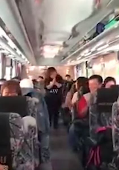 日本女子掀上衣告白「我超愛台灣」！她竟唱出台語歌「但幾哩勒」超標準！全場台灣人都嗨翻天！