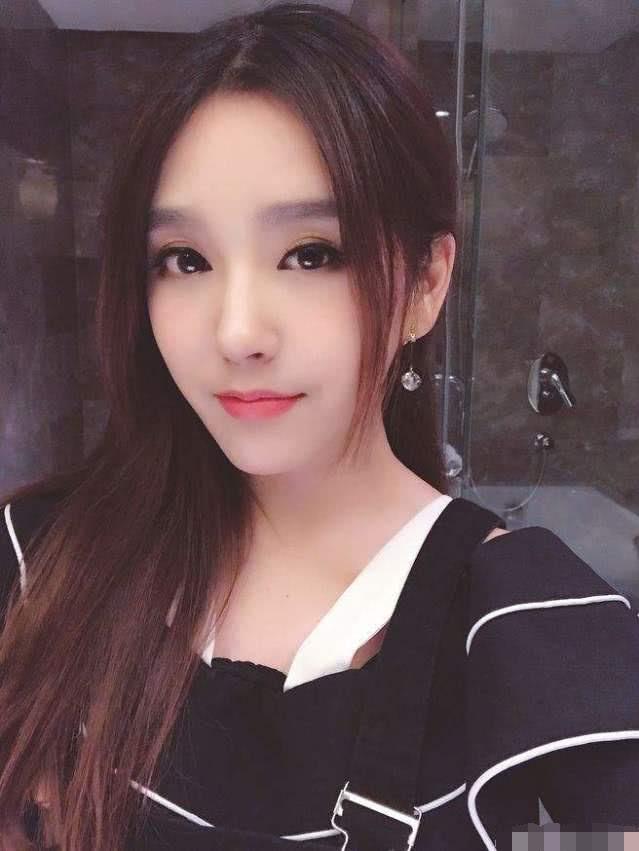 Rita曬出萌照美呆眾人，大家卻發現其中另有亮點，網友：我該看哪裡 