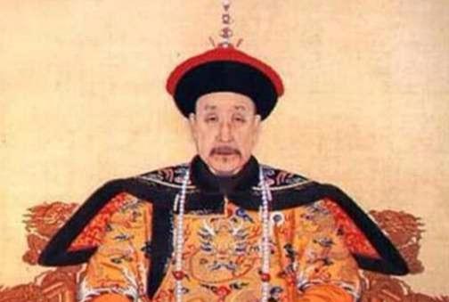 乾隆路邊吃西瓜，瓜農一番話點醒乾隆，乾隆回宮後立馬派人殺瓜農