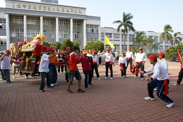 校園鬧厲鬼! [媽祖]長驅直入校園與鬼王談判! 談判破裂媽祖只能來硬的。。。。 