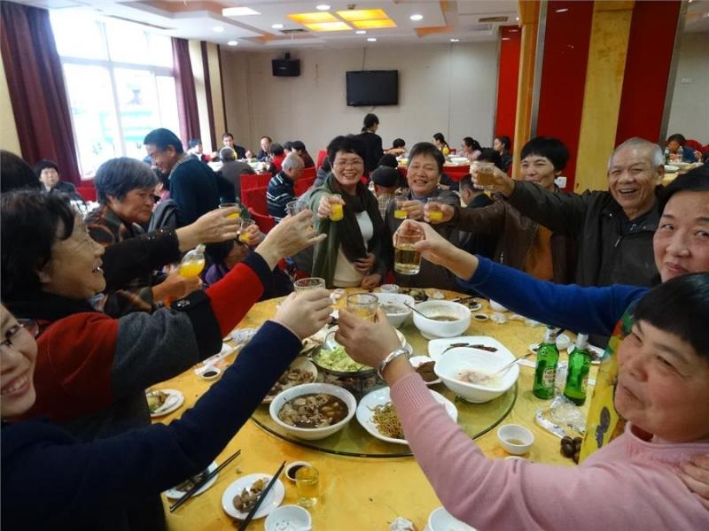 兒媳懷孕六個月，婆婆說生男孩給5萬，孩子生下兒媳成百萬富翁！ 