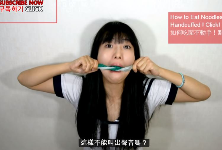 她不信「人質嘴貼膠帶無法大叫」決定親身試驗！結果笑到噴飯！這妹子恥力太高！！