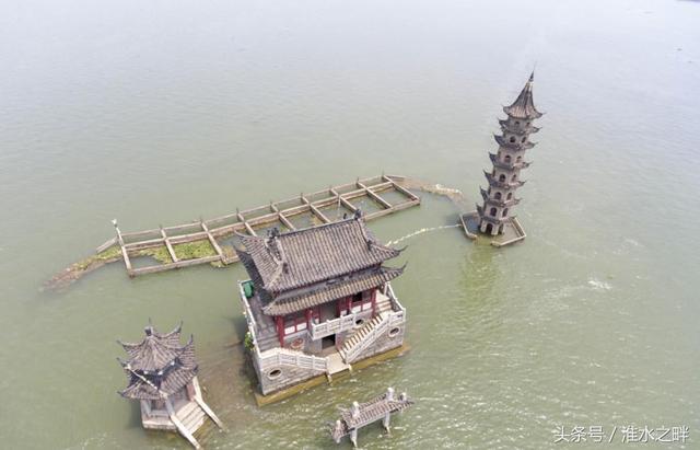 這座古蹟建築，一年只出現一次，其餘時間全部沉入湖水中！
