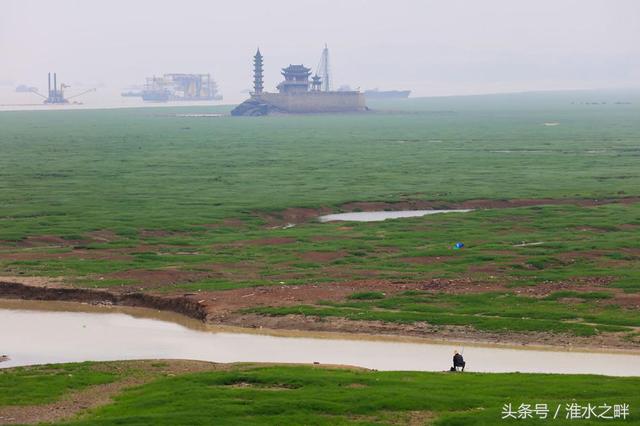 這座古蹟建築，一年只出現一次，其餘時間全部沉入湖水中！