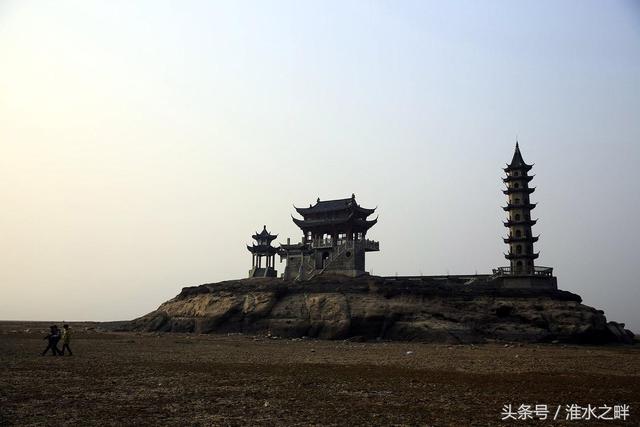 這座古蹟建築，一年只出現一次，其餘時間全部沉入湖水中！