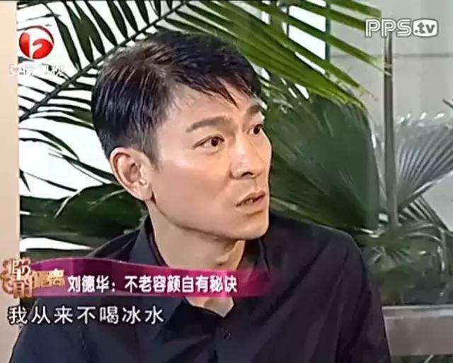 56歲劉德華傳授不老秘訣：30年不碰冰水，每天必喝某種飲料！！