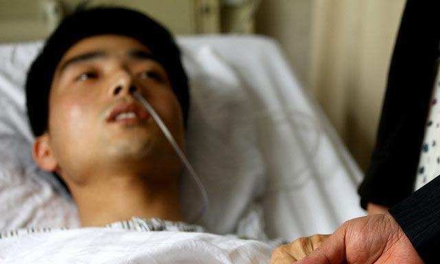 34歲小伙不抽菸不喝酒, 被查出肝癌晚期, 「罪魁禍首」都是因為妻子……