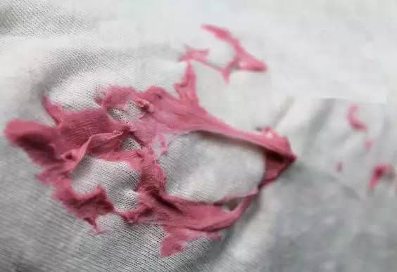 衣服不管染上什麼用這招都能洗掉，真的太實用了，一定要收藏起來