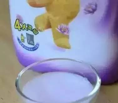 每次打掃後隔沒幾天又有灰塵？教你一招！在水裡加幾滴「這個」，灰塵不再附著在傢俱...神到我已經跪地！ 
