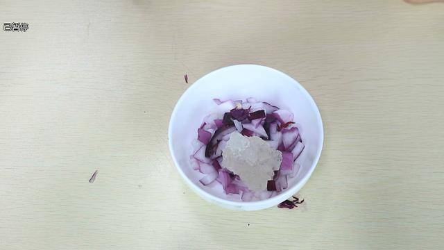 洋蔥泡水喝作用真厲害，可惜很少人知道，學會記得感謝我哦