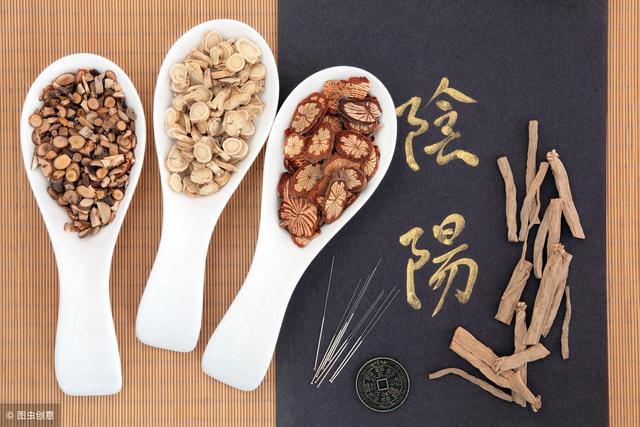 脾胃虛，是痰濕以及濕熱形成的根源，治療要分清主次