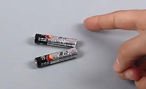 冬天出門時，一定要在身上帶一節廢舊電池，我也是今天才知道