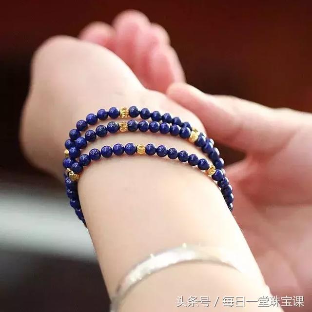 左手戴玉，右手戴銀？手鐲手串佩戴有講究，分左右手，納福避災！排胎毒、祛邪祟
