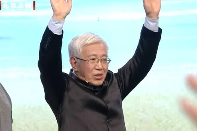 80歲教授原本全身都是病，這個健身術讓他身體更健康，每天堅持1分鐘，經絡暢通，減少膝關節疼痛，增強肺活量
