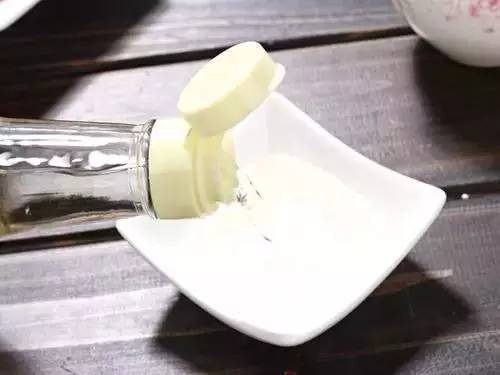 白醋其實蘊藏著美容護膚秘密。只需巧妙利用，可以讓45歲阿姨容顏煥發皮膚嫩得像寶寶。想擁有漂亮肌膚的你快試一試這簡單妙方！
