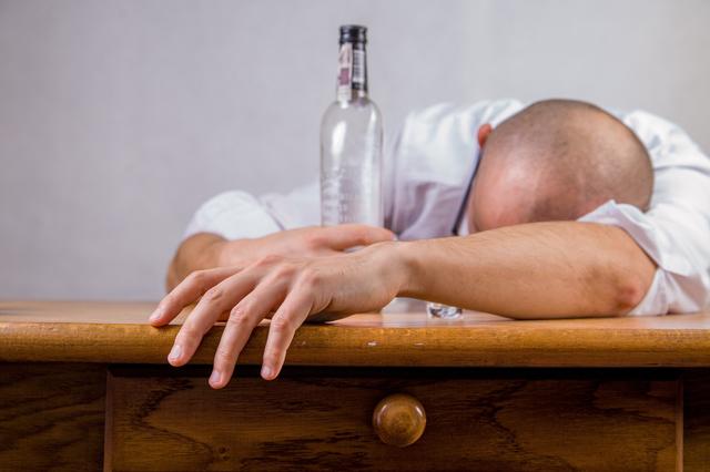 老了經常腰酸背痛！醫生說了，這4大方法可保護腰椎健康