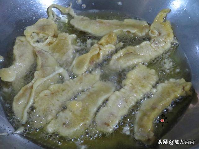 炸酥肉時，按照這個配方和訣竅，酥肉香脆不回軟，想吃自己在家做