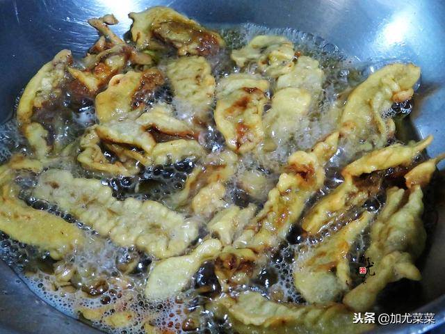 炸酥肉時，按照這個配方和訣竅，酥肉香脆不回軟，想吃自己在家做