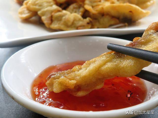 炸酥肉時，按照這個配方和訣竅，酥肉香脆不回軟，想吃自己在家做