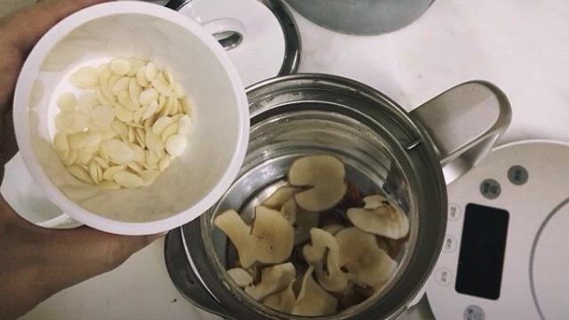 金桔加杏仁這樣煮一煮，竟成「止咳劑」,清肺祛痰，告別慢性「喉炎」