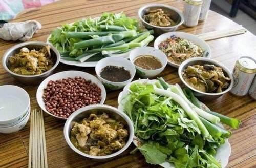 帶兒子回娘家吃飯，菜做好媽不上桌，去廚房看一眼，我冷笑走人