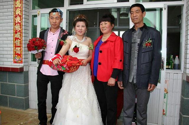 老婆照顧媽兩年，媽生日我帶5萬回家，給侄子1000塊，哥嫂不幹了