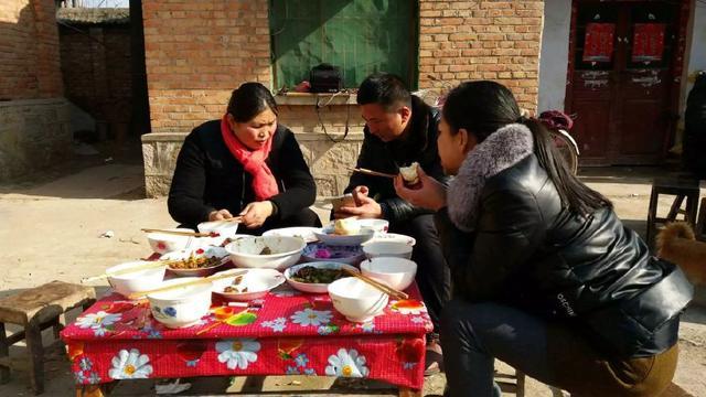 老婆照顧媽兩年，媽生日我帶5萬回家，給侄子1000塊，哥嫂不幹了