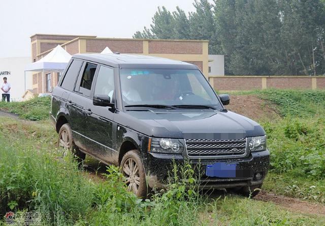 去幼兒園接孩子放學回家，繞路看到老公的車，我給他發了三字簡訊