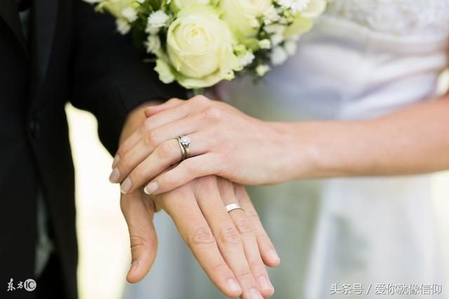 公婆說送我二手房結婚用，我笑著下班去打掃，一進門我轉身就走